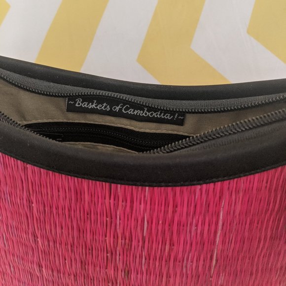 Woven straw fuchsia pink handbag - Picture 5 of 7